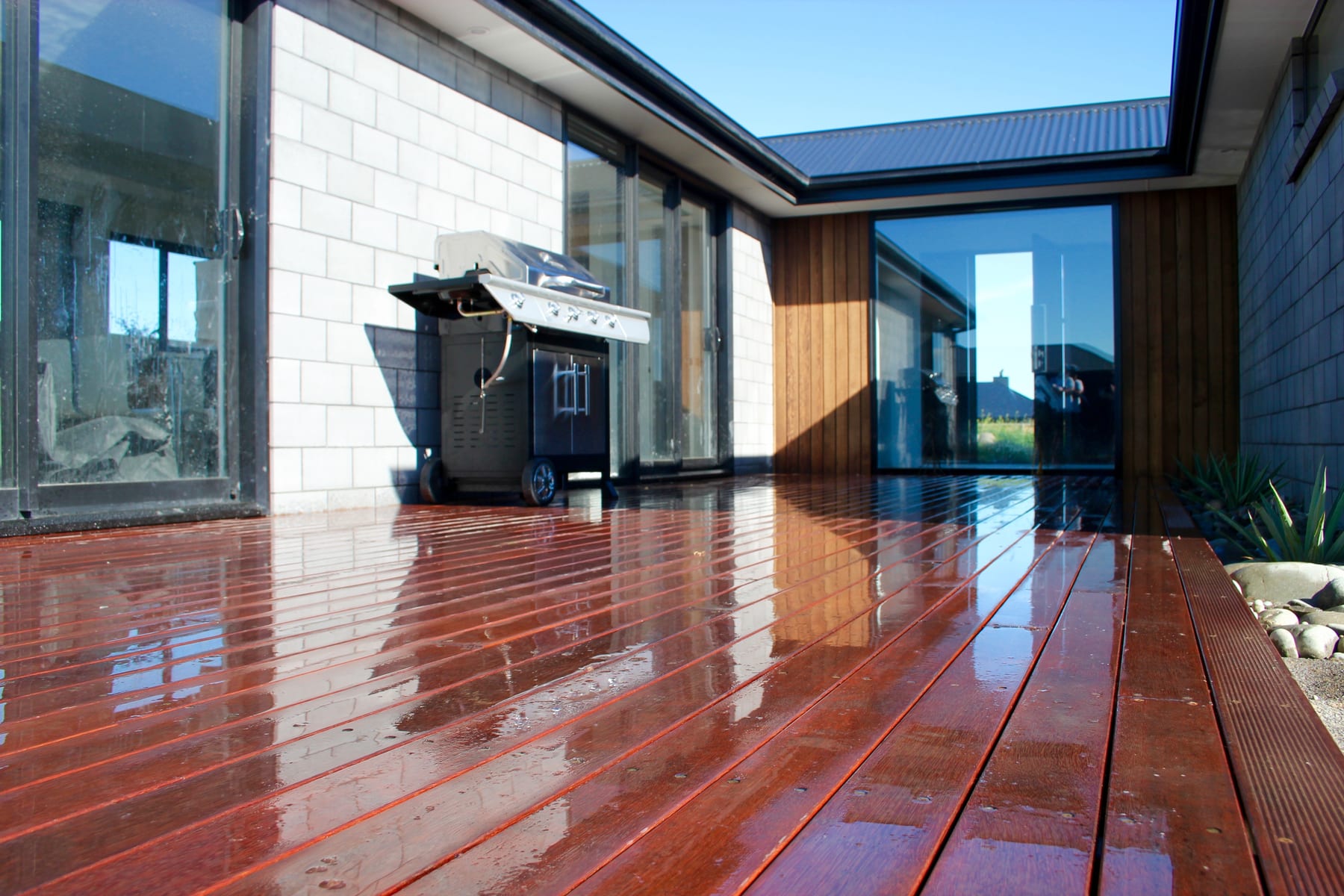 Outdoor living (decks, patios, pergolas) — 3G Griffiths Building project